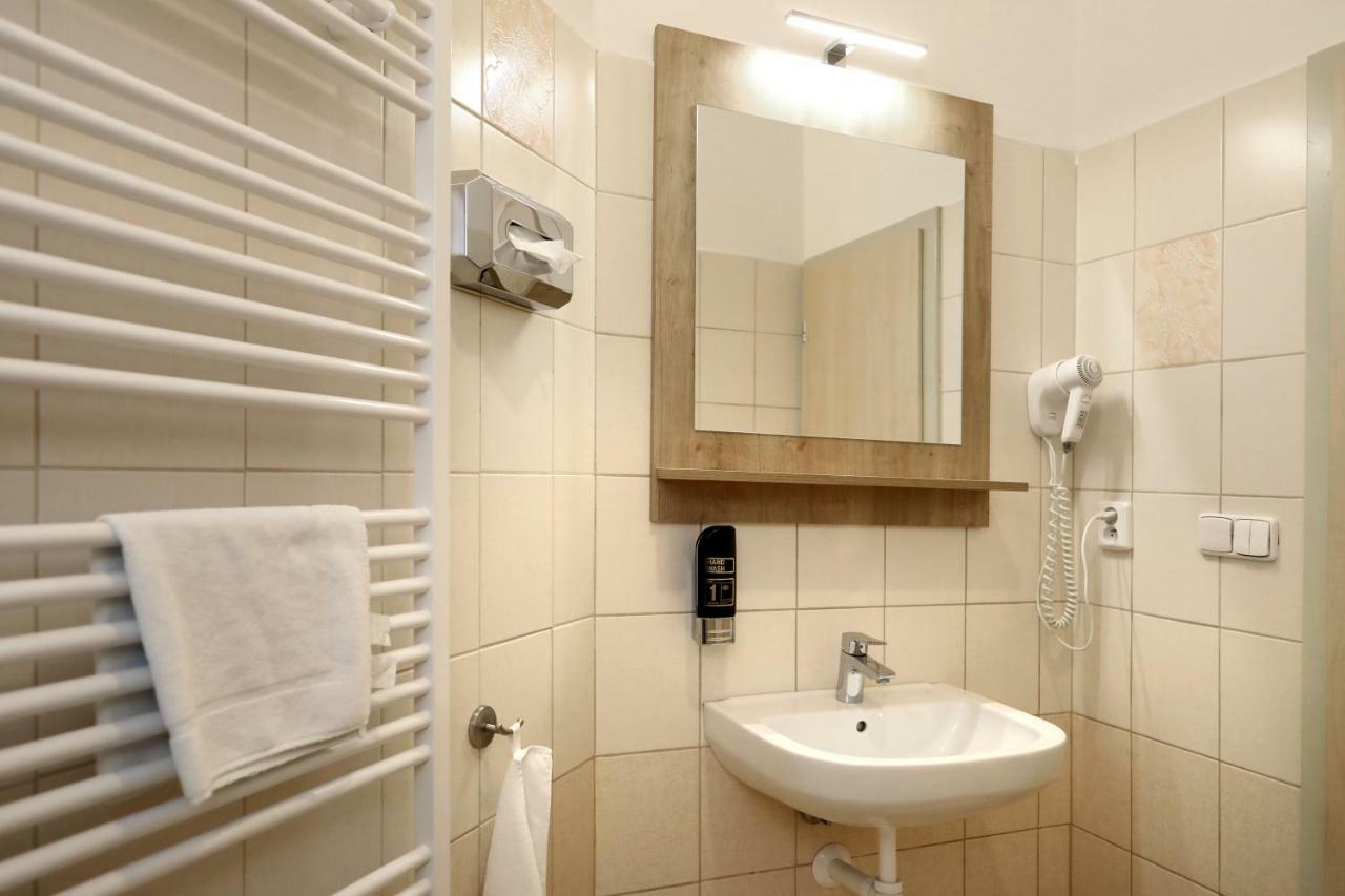 Pension U Tri Sedlaku Ceske Budejovice Buitenkant foto