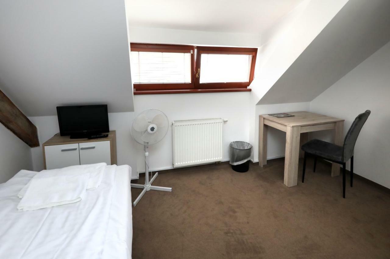 Pension U Tri Sedlaku Ceske Budejovice Buitenkant foto